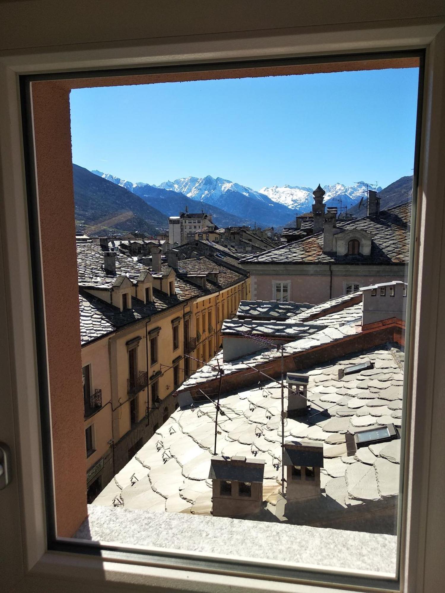 Maison Soleil - In Mansarda - Affitti Brevi Italia อาออสตา ภายนอก รูปภาพ