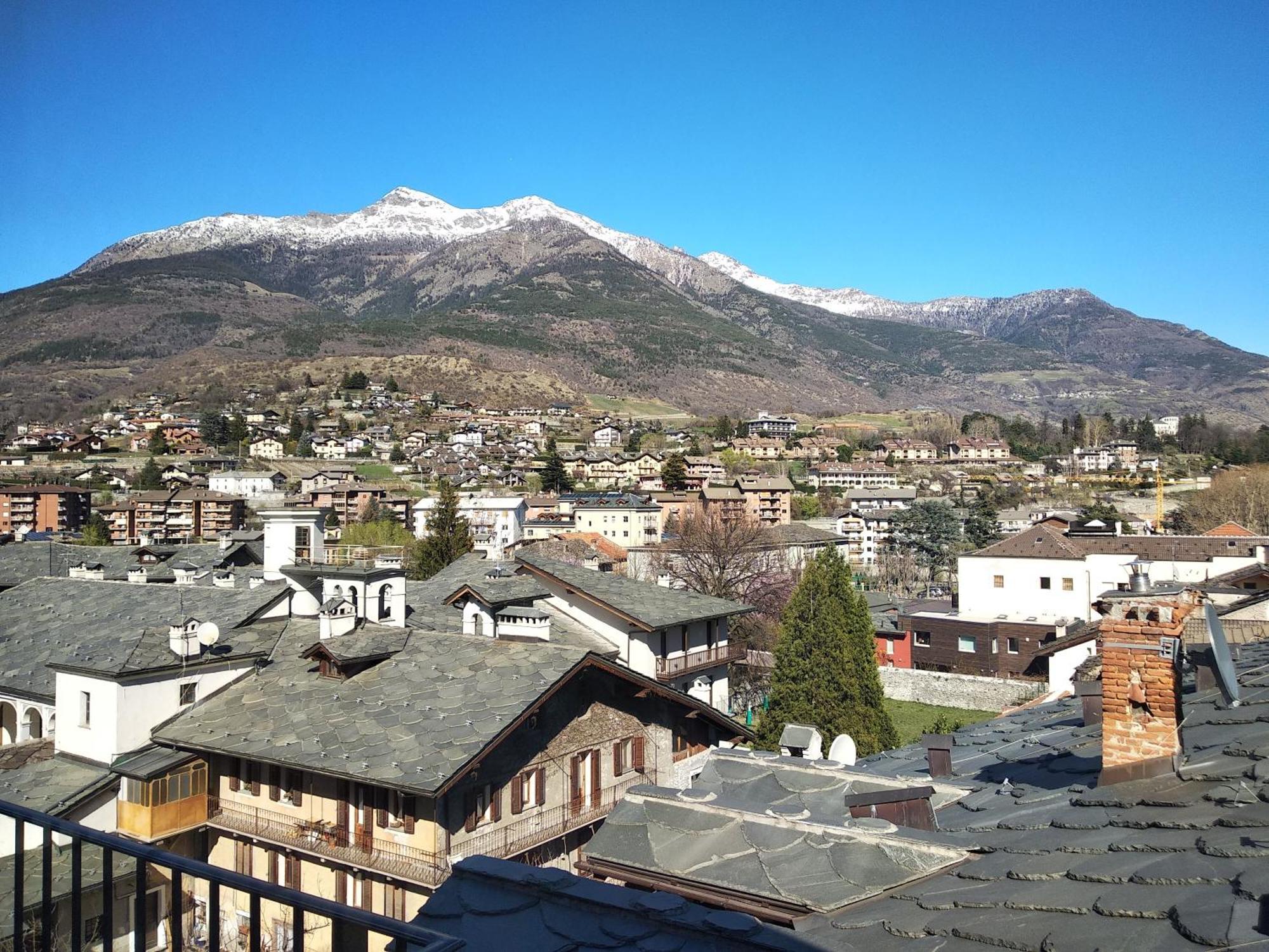 Maison Soleil - In Mansarda - Affitti Brevi Italia อาออสตา ภายนอก รูปภาพ